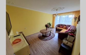 540, PARDUODAMAS TVARKINGAS, SAULĖTAS IR ŠILTAS 2 KAMBARIŲ BUTAS, SU BALDAIS IR BUITINE TECHNIKA, 3-AUKŠTE, NEKAMPINIS, LANGAI Į SKIRTINGAS PUSES, PATOGIOJE VIETOJE, MAŽEIKIUOSE!